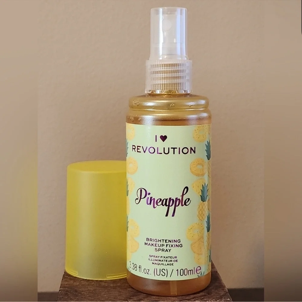 Makeup Revolution Pineapple Brightening Makeup Fixing Spray 3.38 fl oz (100 ml)